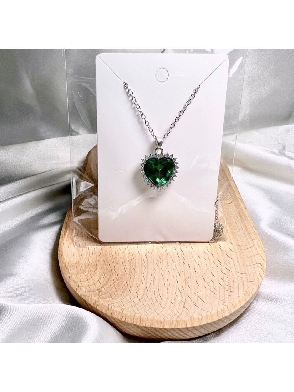 Green Heart Dainty Necklace - Picture 2 of 4